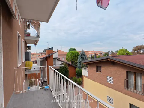 Vista dal balcone della camera da letto sul quartiere